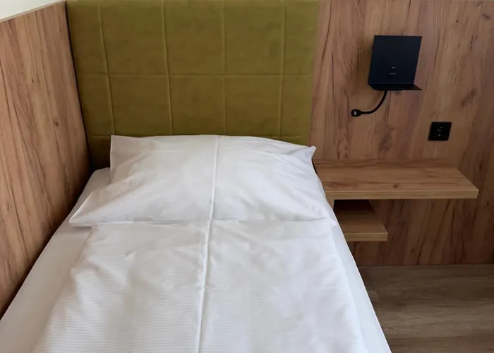 Otel Turm 24h Self Check In By H&h Linz