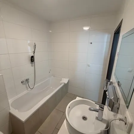 Turm 24h Self Check In By H&h فندق